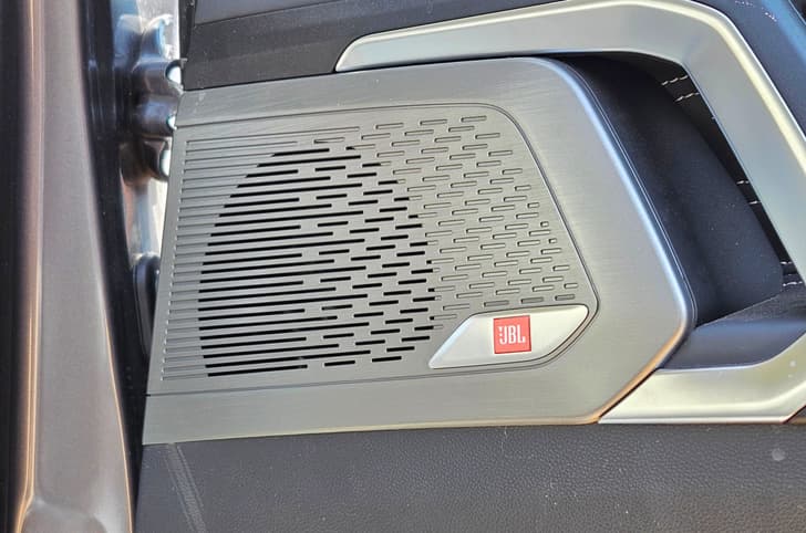 MG Majestor JBL audio system