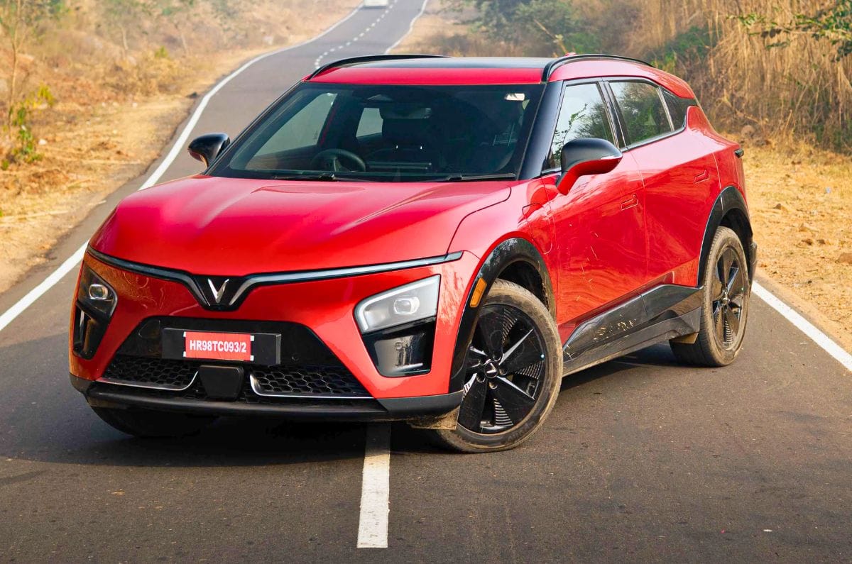 VinFast VF7 exterior image gallery