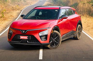 VinFast VF7 exterior image gallery 