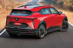 VinFast VF7 rear quarter