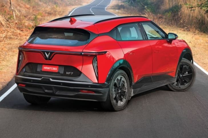VinFast VF7 rear quarter
