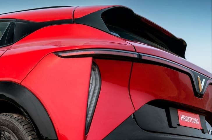 VinFast VF7 taillights