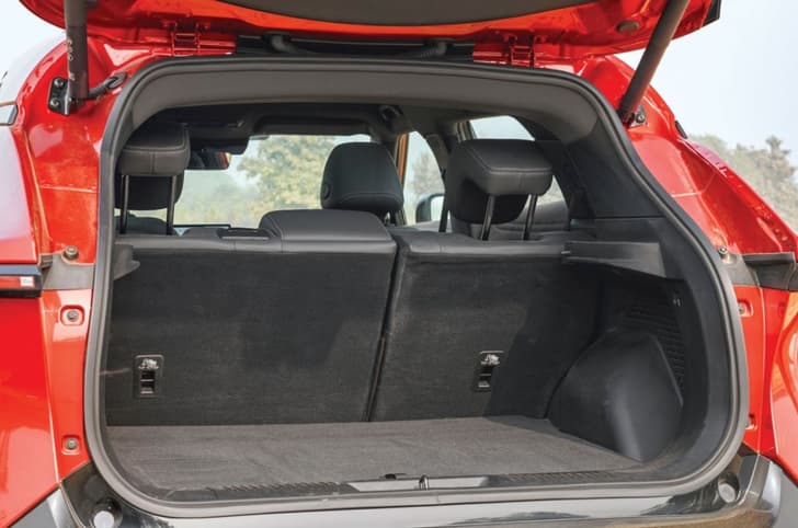 VinFast VF7 boot space