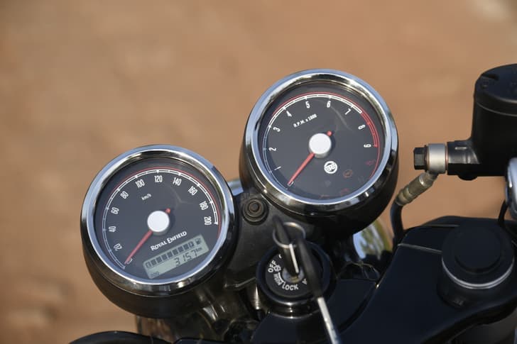 RE GT 650 instrument cluster