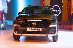 nissan gravite on stage