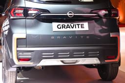 nissan gravite on stage