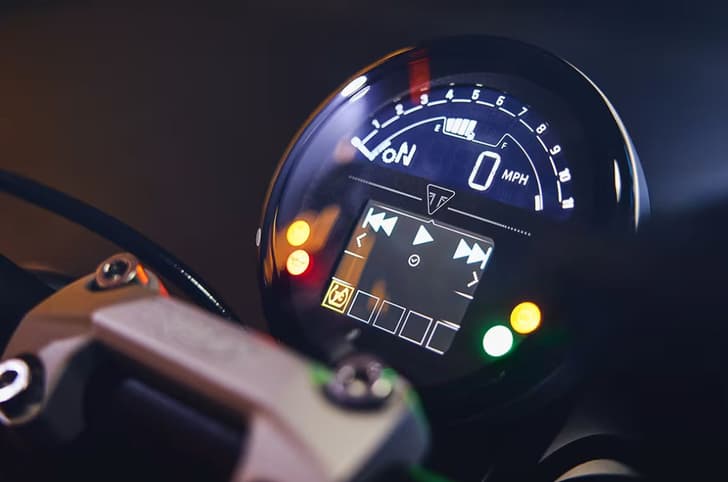 Triumph Trident 660 TFT dash