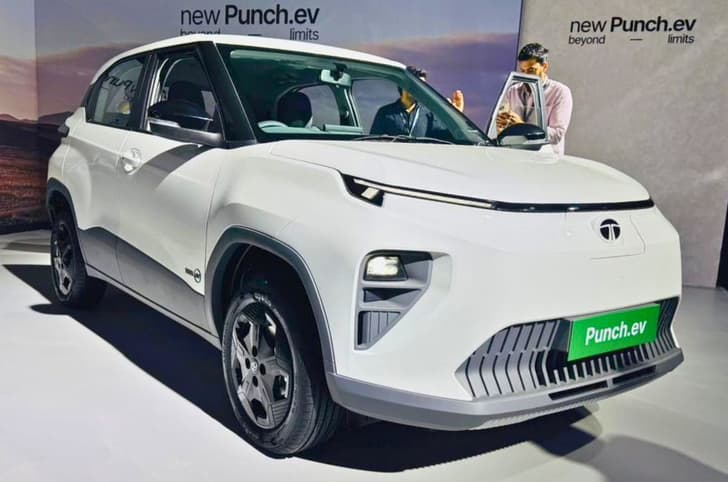 Tata Punch EV facelift Adventure 40 front quarter
