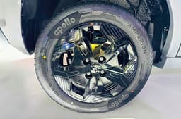 Tata Punch EV facelift Adventure 40 alloy wheels