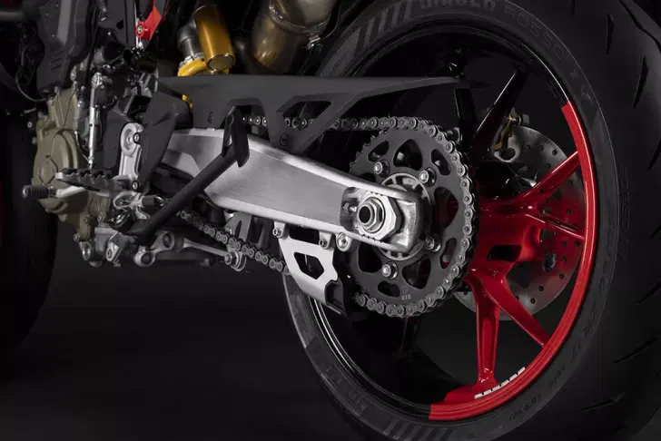 Rear wheel of the Ducati Hypermotard 698 Mono