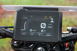 KTM 390 Duke features image gallery