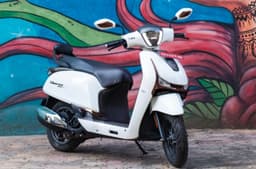 Hero Destini 125 Right front three quarter 