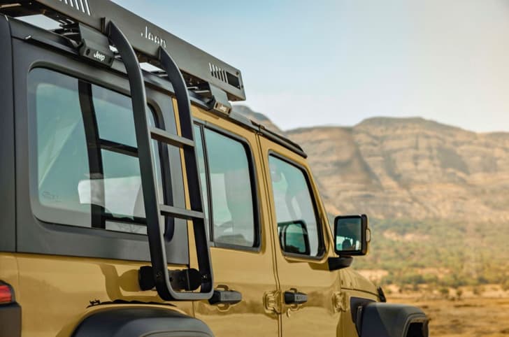 Jeep Wrangler Willys 41 Special Edition roof carrier and side ladder