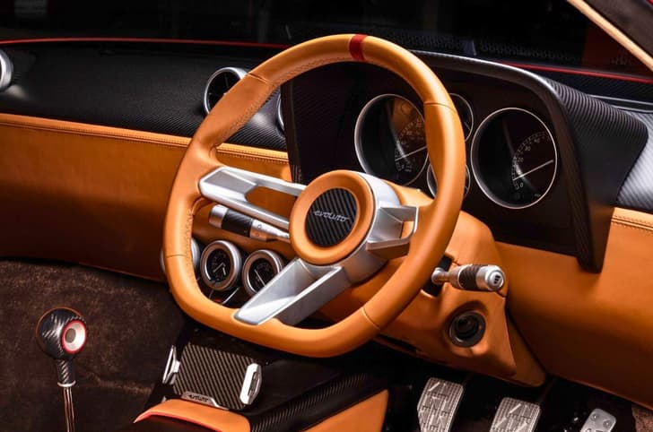 355 by Evoluto steering wheel and analogue dials