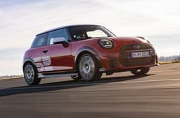 Mini Cooper 1965 Victory Edition front third tracking