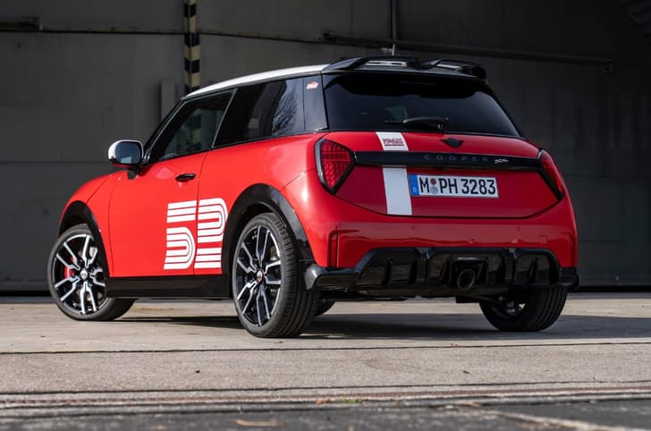 Mini Cooper 1965 Victory Edition rear third