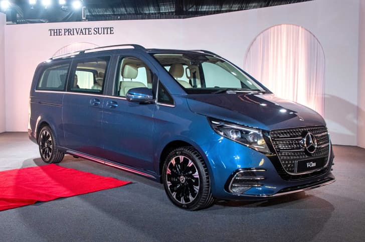 Mercedes-Benz V-Class front quarter static