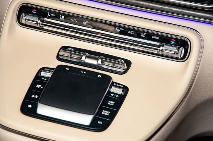 Mercedes-Benz V-Class centre console