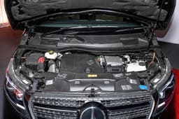 Mercedes-Benz V-Class engine bay 