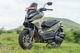 Hero Xoom 160 front three quarter real-life shot