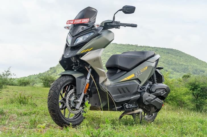 Hero Xoom 160 front three quarter real-life shot