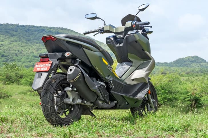 Hero Xoom 160 rear three quarter real-life shot