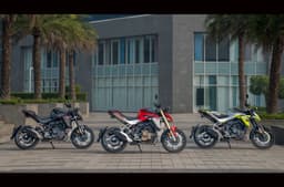 Hero Xtreme 250R all colours static shot in front of building.