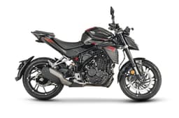 Hero Xtreme 250R Black side profile studio shot