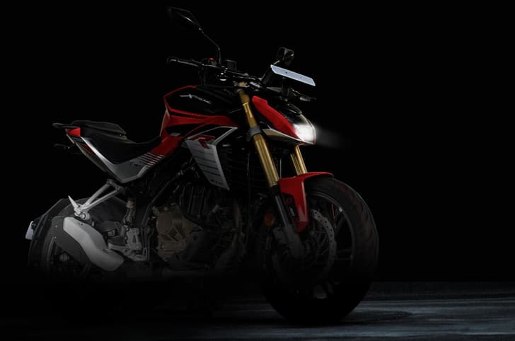 Hero Xtreme 250R studio shot with dark background.