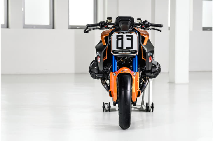 BMW R 1300 R Superhooligan