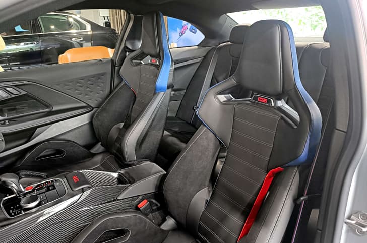 BMW M2 CS carbon fiber bucket seats 
