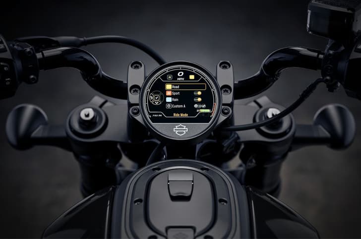 Harley Davidson Sportster S TFT dash