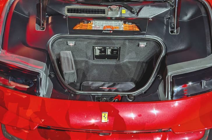 Ferrari 849 Testarossa frunk