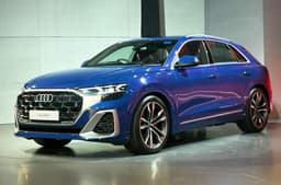 Audi SQ8 front quarter 