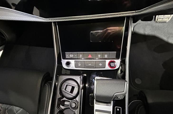 Audi SQ8 centre console