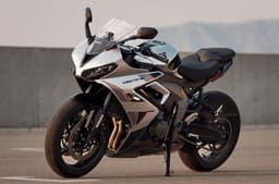 Triumph Daytona 660 front three quarter shot