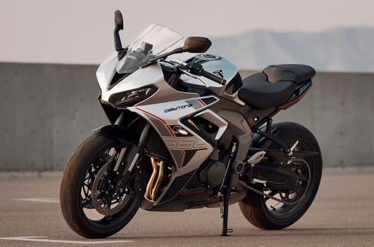 Triumph Daytona 660 front three quarter shot