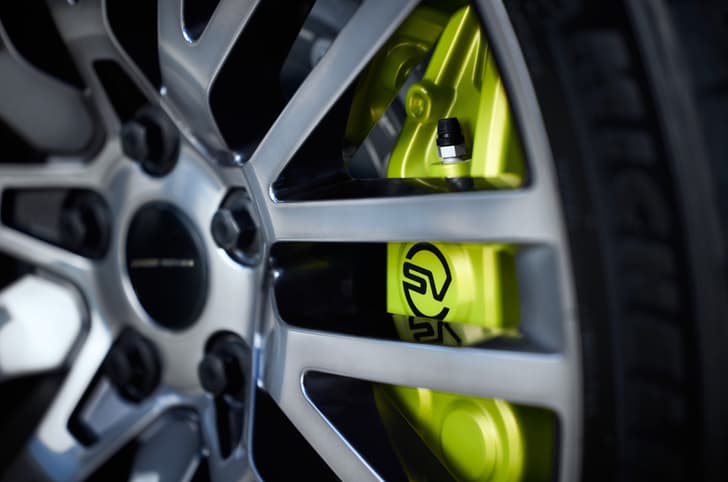Range Rover SV Winter Dusk carbon ceramic brakes
