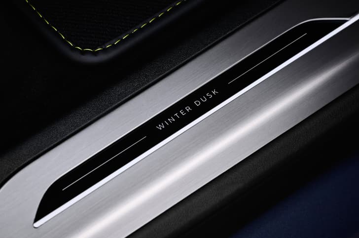 Range Rover SV Winter Dusk door sills