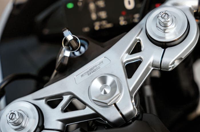 CFMoto 675SR-R image gallery