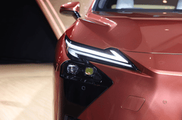 Lexus ES 500e headlights