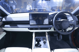 Lexus ES 500e dashboard