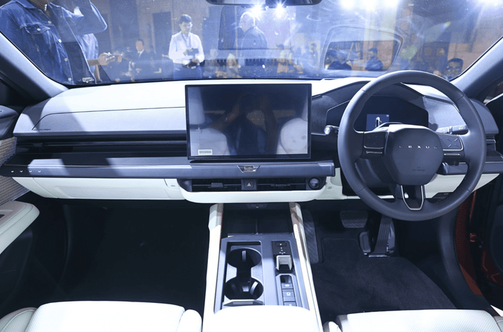 Lexus ES 500e dashboard