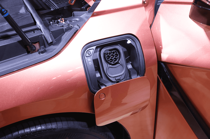 Lexus ES 500e charging port