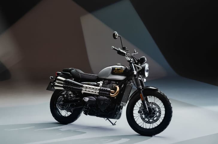 Triumph Scrambler 900 Icon Edition front three quarter studio shot