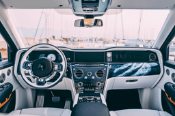 Rolls-Royce Cullinan Yachting