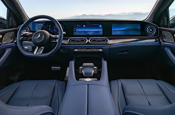 Mercedes-Benz GLE SUV facelift dashboard
