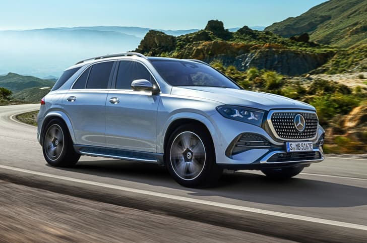 Mercedes-Benz GLE SUV facelift driving