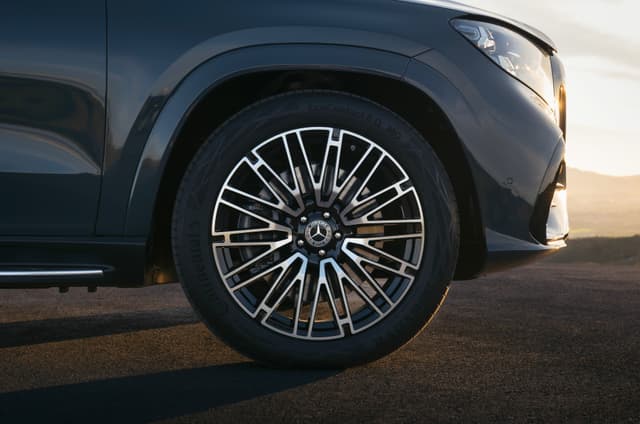 2026 Mercedes Benz GLS facelift exterior and interior image gallery