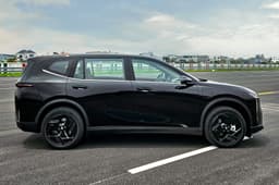 Vinfast VF MPV 7 side static